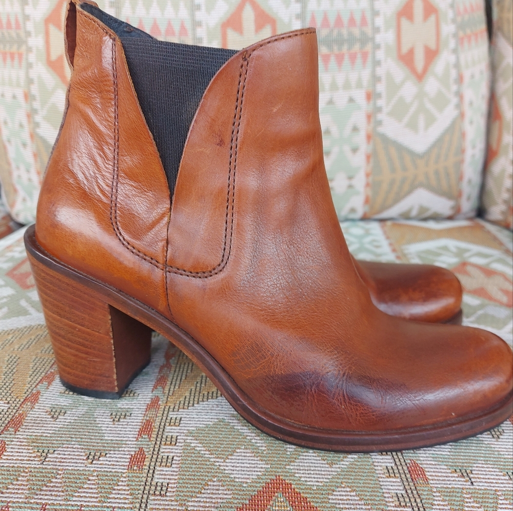 Boemos Chelsea Ankle Leather Booties Size 6 or 36  Made in Italy
